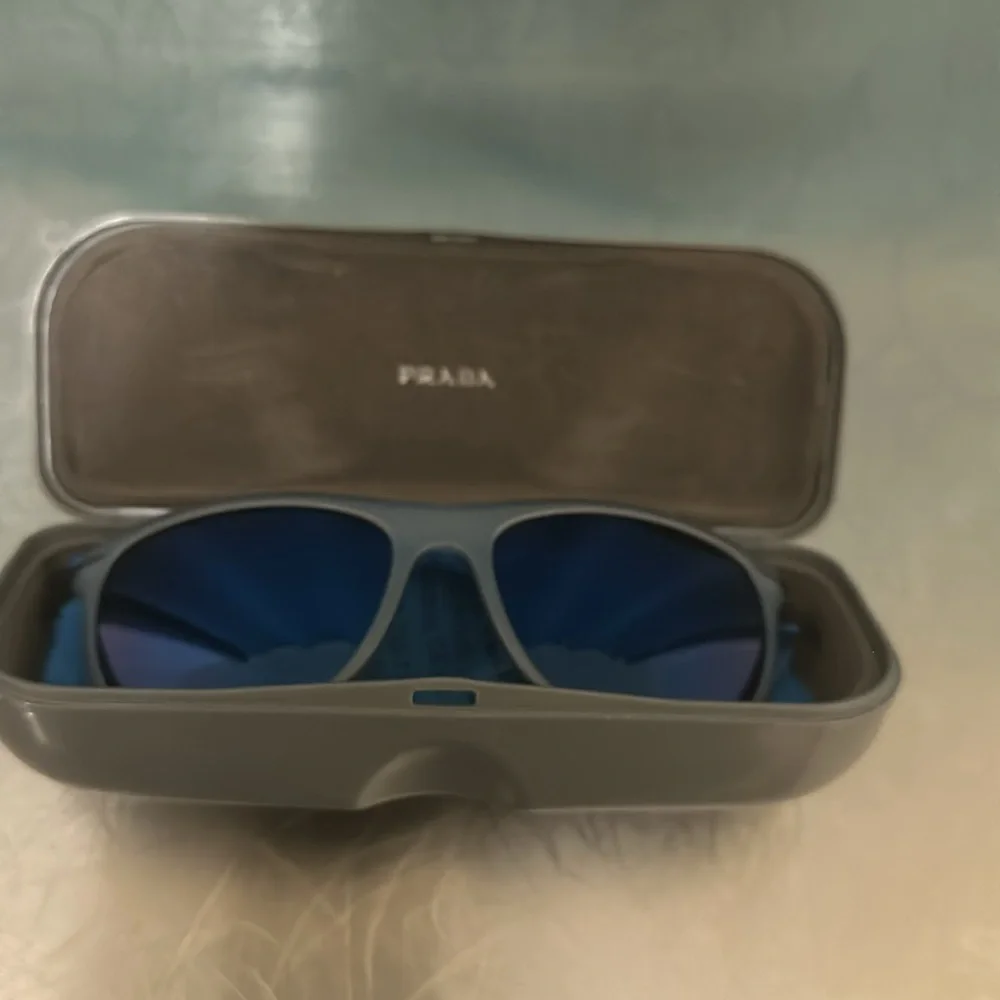 Used - Picture 3 of 6